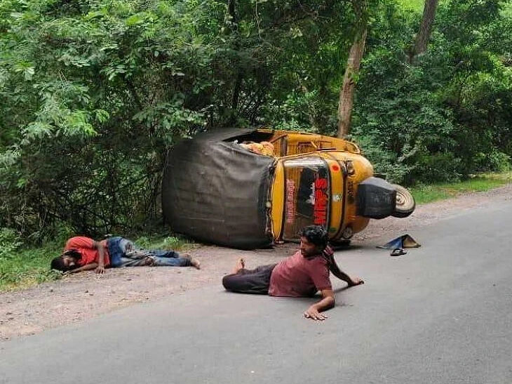 దోర్నాల వద్ద రోడ్డు ప్రమాదం