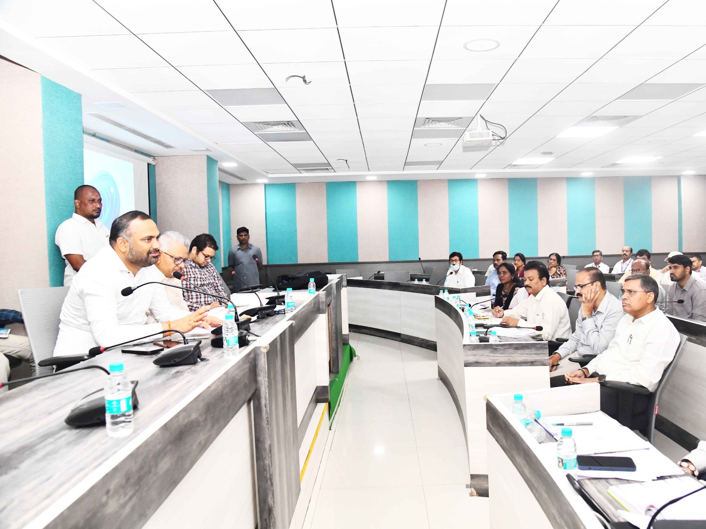 ‘అనుమతుల్లేకుండా సెల్లార్ తవ్వకాలు చేపడితే చర్యలు’