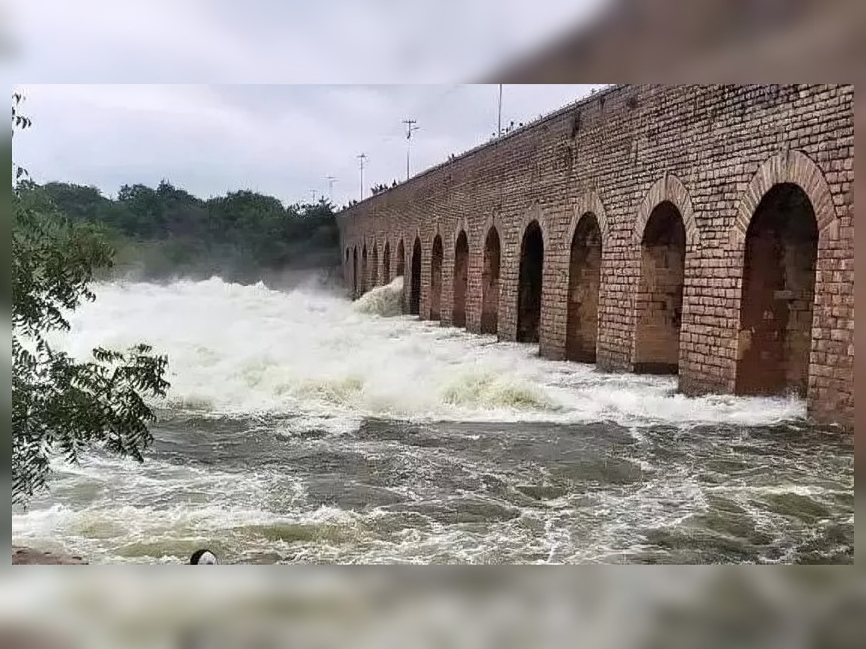 హైదరాబాద్ జంట జలాశయాలకు వరద