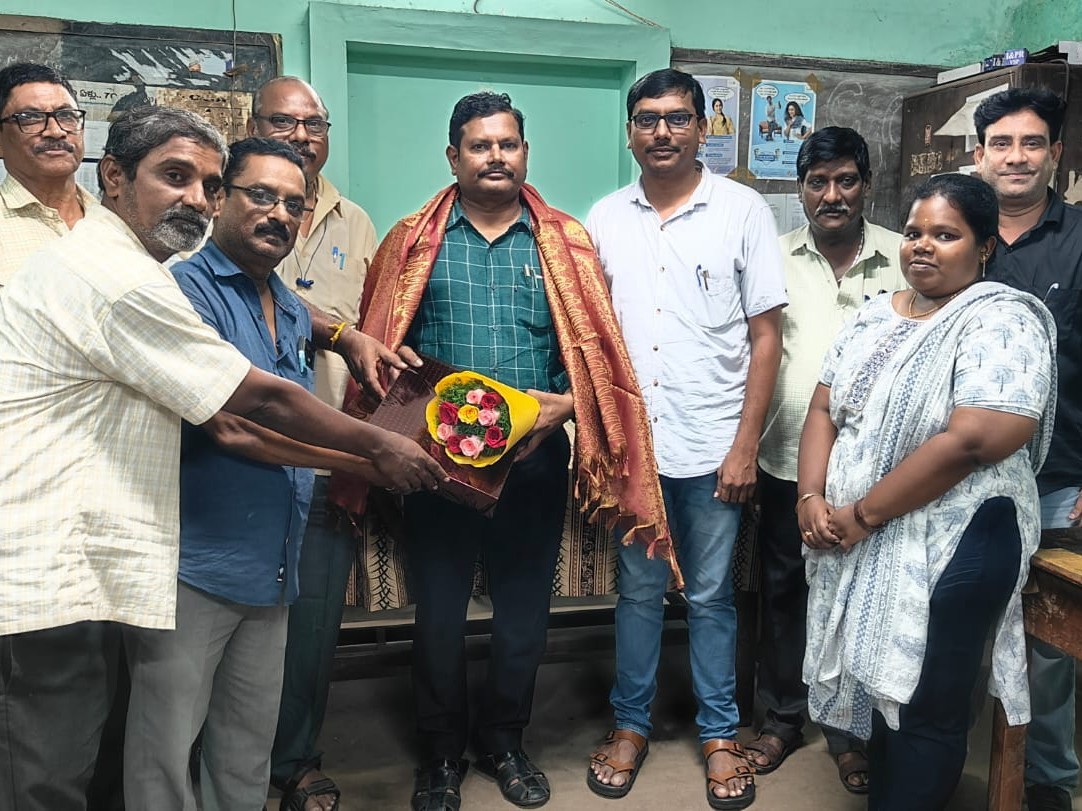 బదిలీపై వెళ్తున్న రమేష్‌కు ఘన సత్కారం