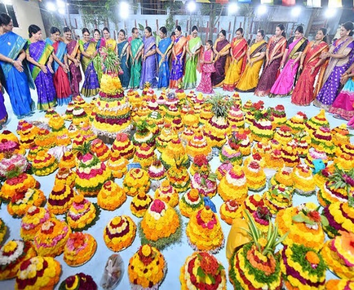 బతుకమ్మ పండుగకు జిల్లాకు రూ. 1.20 కోట్లు నిధులు కేటాయింపు