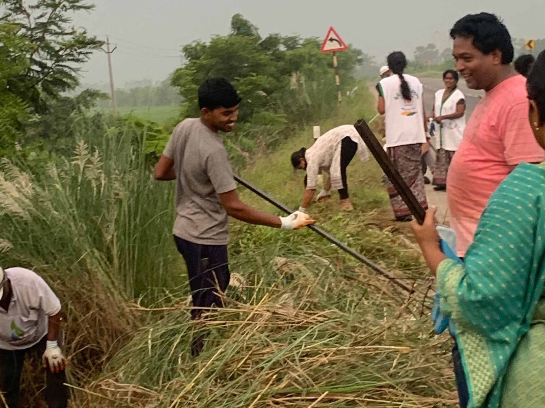 చల్లపల్లిలో స్వచ్ఛ కార్యకర్తల శ్రమదానం