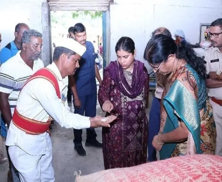 బియ్యం నిల్వ కేంద్రంలో  కలెక్టర్ ఆకస్మిక తనిఖీ