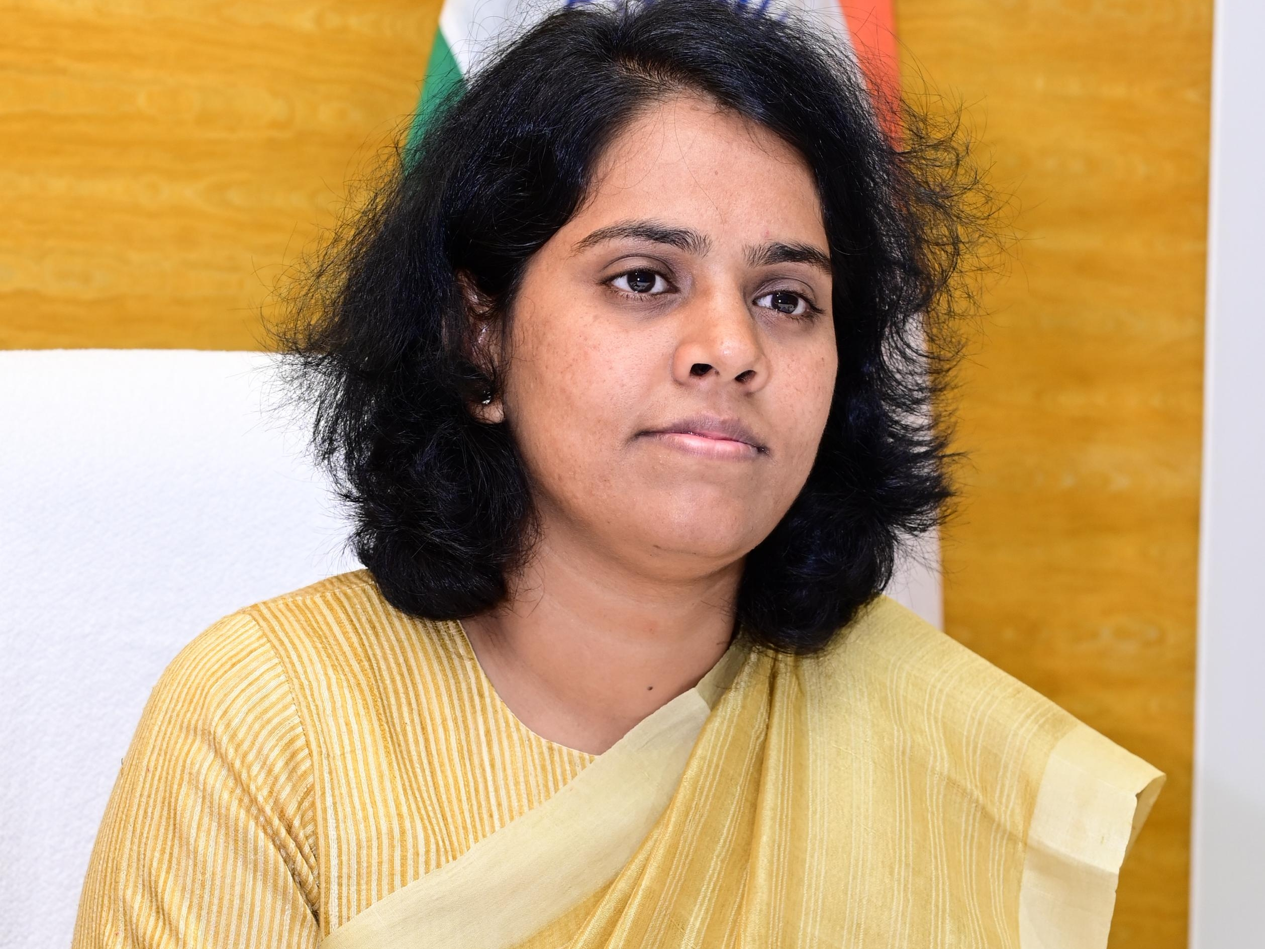 నూతన కలెక్టర్ కీర్తి చేకూరి నేపథ్యం