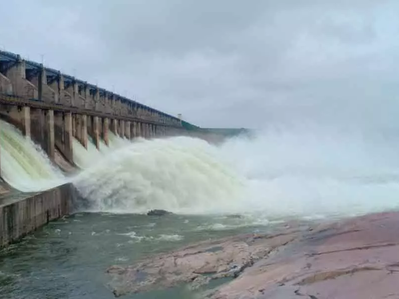 నిండుకుండల ఉప్పొంగుతున్న SRSP
