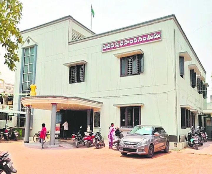 మున్సిపల్ చెరువులు, దుకాణాలకు బహిరంగ వేలం