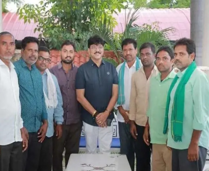 ఎమ్మెల్యేను కలిసిన VDC సభ్యులు