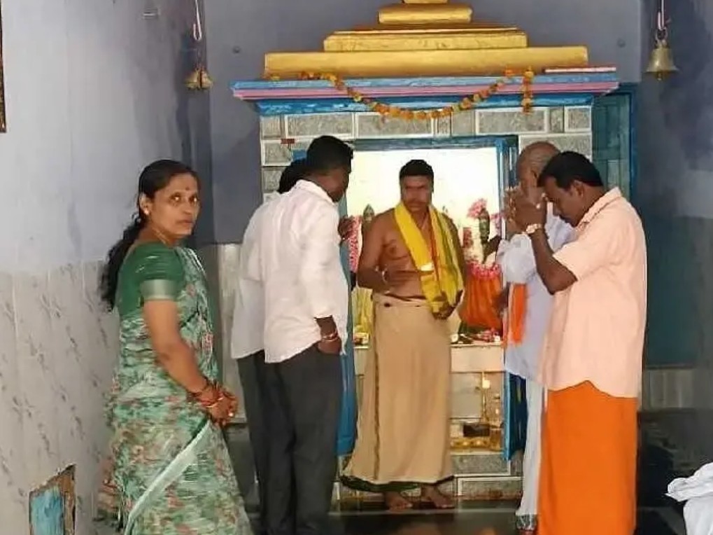 సీతారాములవారికి ప్రత్యేక పూజలు