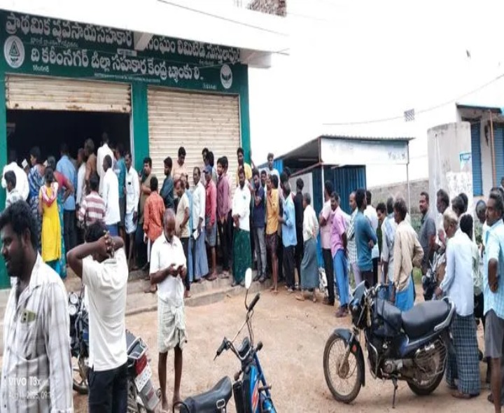 రైతులకు యూరియా కష్టాలు