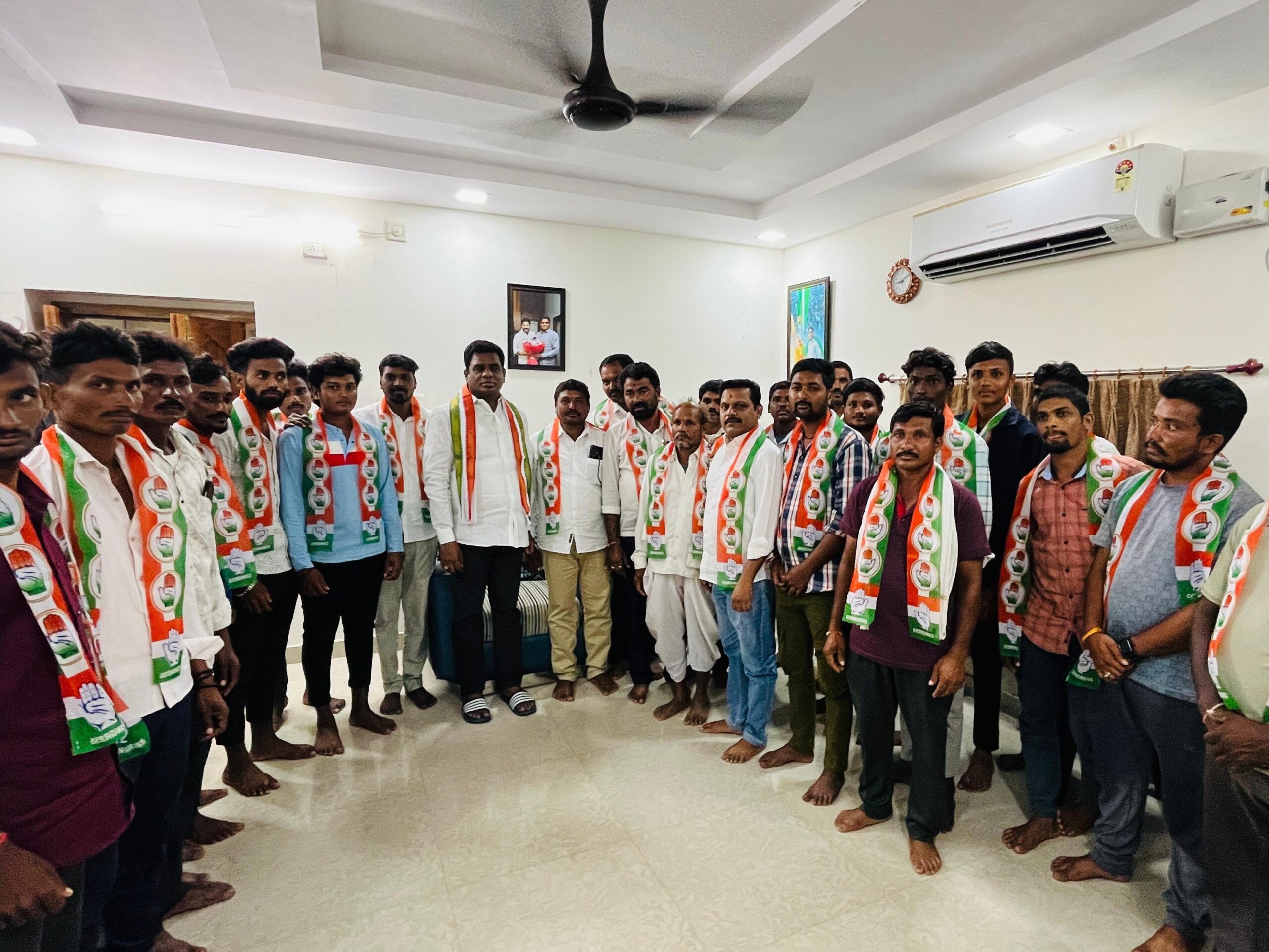 కాంగ్రెస్ పార్టీలోకి కొనసాగుతున్న చేరికలు