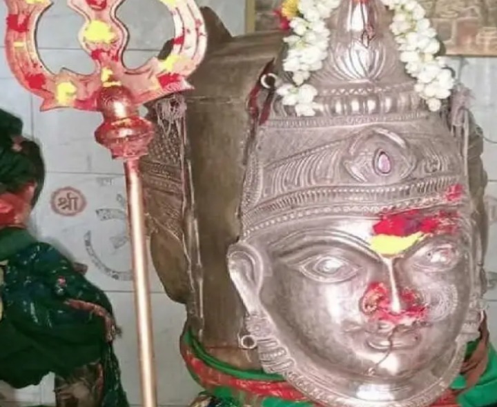 గుడిలో 50 తులాల వెండి ముఖ కవచం చోరీ