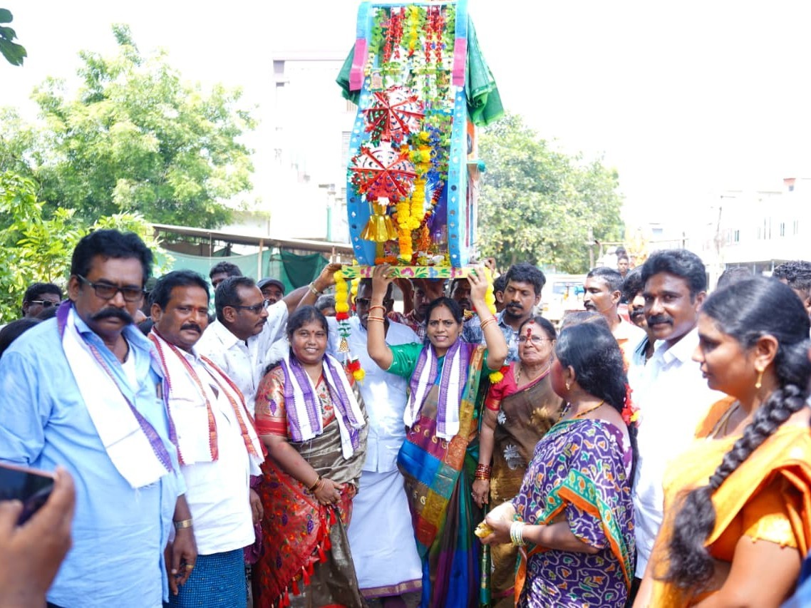 వైభవంగా గంగాభవాని అమ్మవారి తెప్పోత్సవ ఊరేగింపు