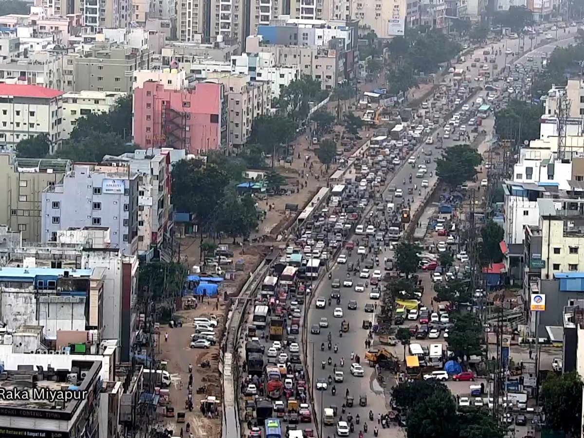 మియాపూర్‌లో భారీగా ట్రాఫిక్ జామ్