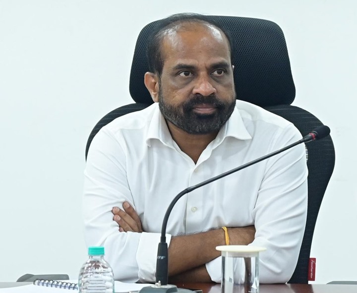 అధికమవుతున్న జ్వరాలు…అప్రమత్తమైన మంత్రి