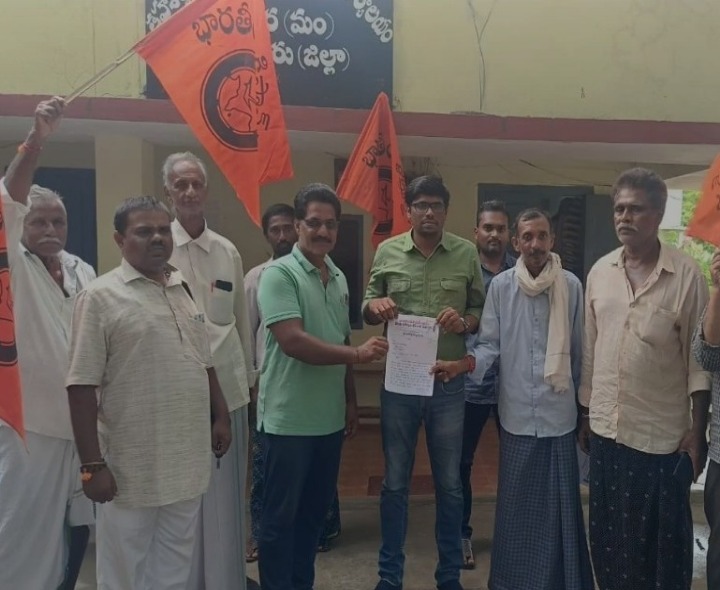 యూరియా ధరల దోపిడీపై ఫిర్యాదు
