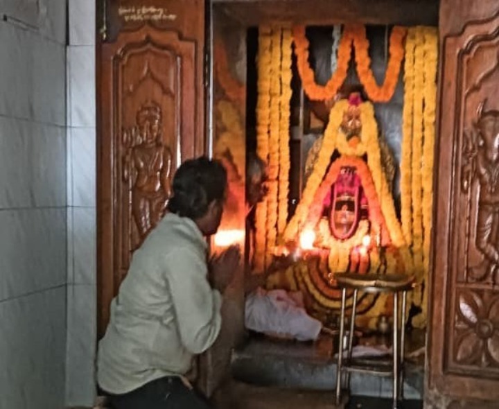 ‘మాజీ మంత్రి త్వరగా కోలుకోవాలని పూజలు’