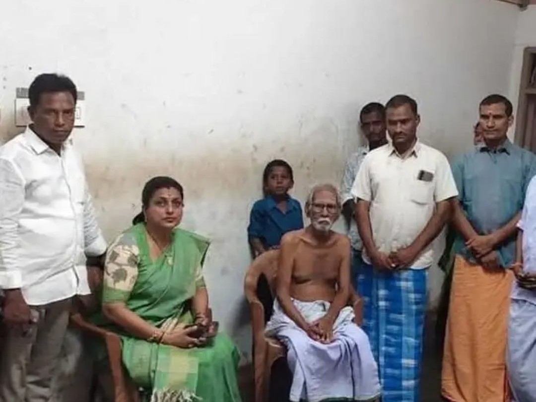 బాధిత కుటుంబానికి మాజీ మంత్రి రోజా పరామర్శ