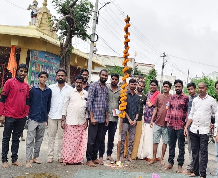 దేవీ నవరాత్రుల కోసం కర్ర పూజ