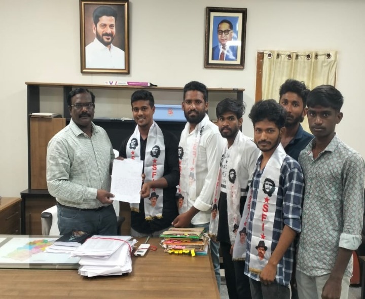 “గురుకులంలో మెనూ ప్రకారం భోజనం అందించాలి”