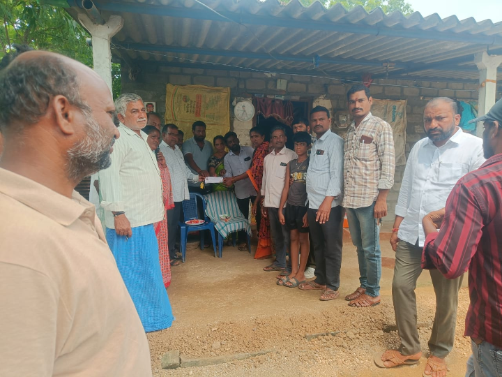మృతుల కుటుంబాలకు పొంగులేటి శ్రీనన్న ఆత్మీయ భరోసా