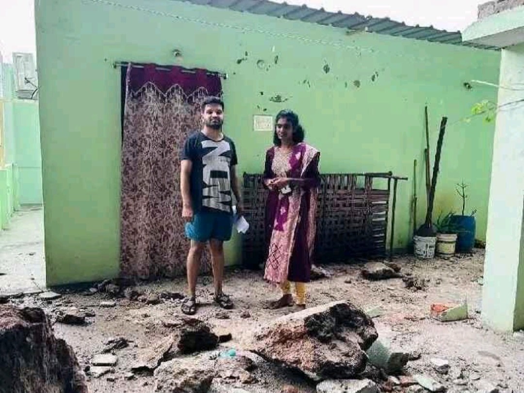 కొండచరియలు విరిగిపడి ఇల్లు ధ్వంసం