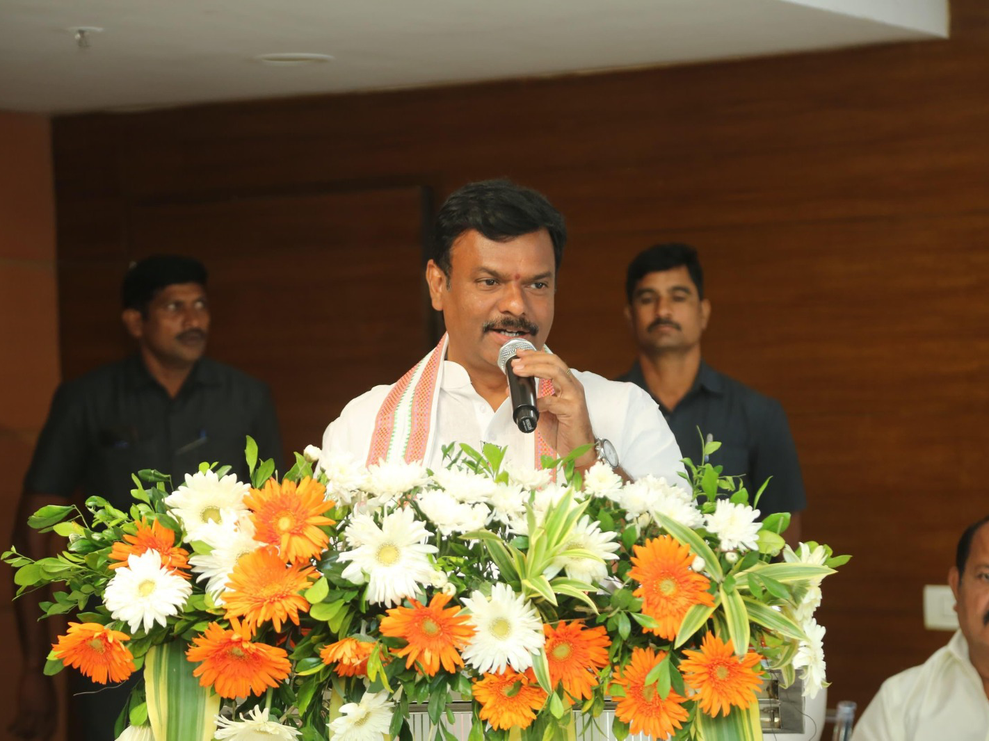 విశాఖలో బీజేపీ సారథ్యం.. బహిరంగ సభకు భారీ ఏర్పాట్లు