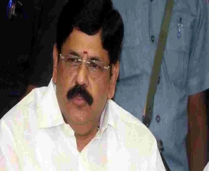 పాఠశాలలో విష జ్వరాలు.. మంత్రి సమీక్ష