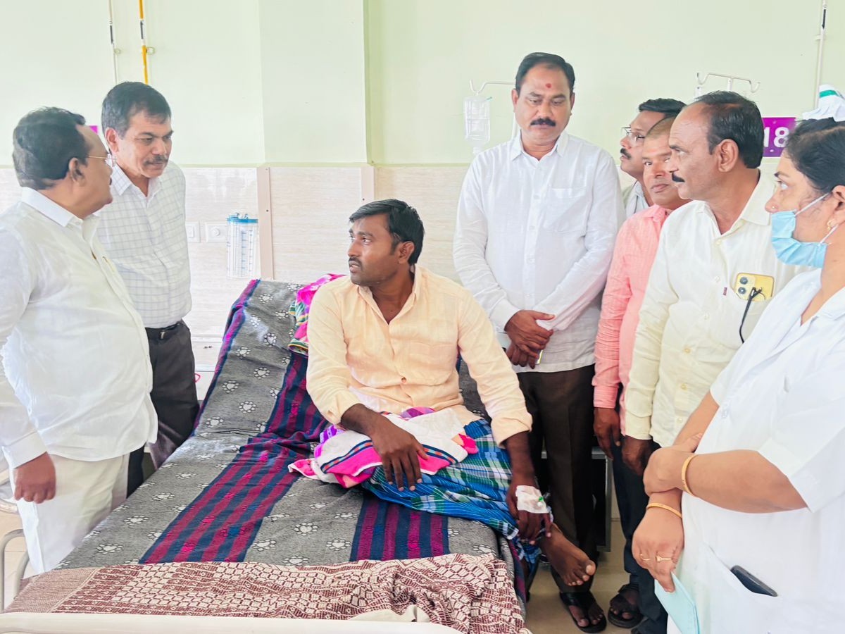 ‘BJP నాయకుడికి ఎంపీ నగేశ్ పరామర్శ’