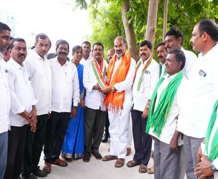 కాంగ్రెస్ పార్టీలో భారీగా చేరికలు