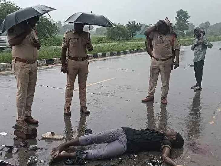 జాతీయ రహదారిపై యాక్సిడెంట్ ఇద్దరు మృతి