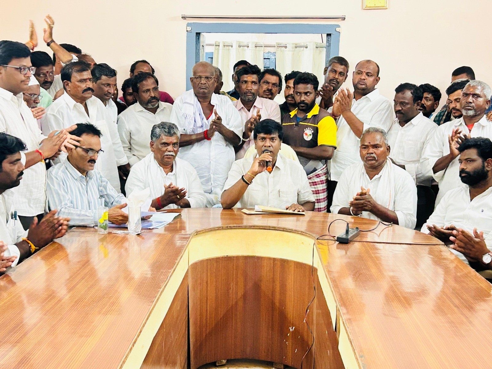 మార్కెట్ యార్డ్‌ను సందర్శించిన ఎమ్మెల్యే