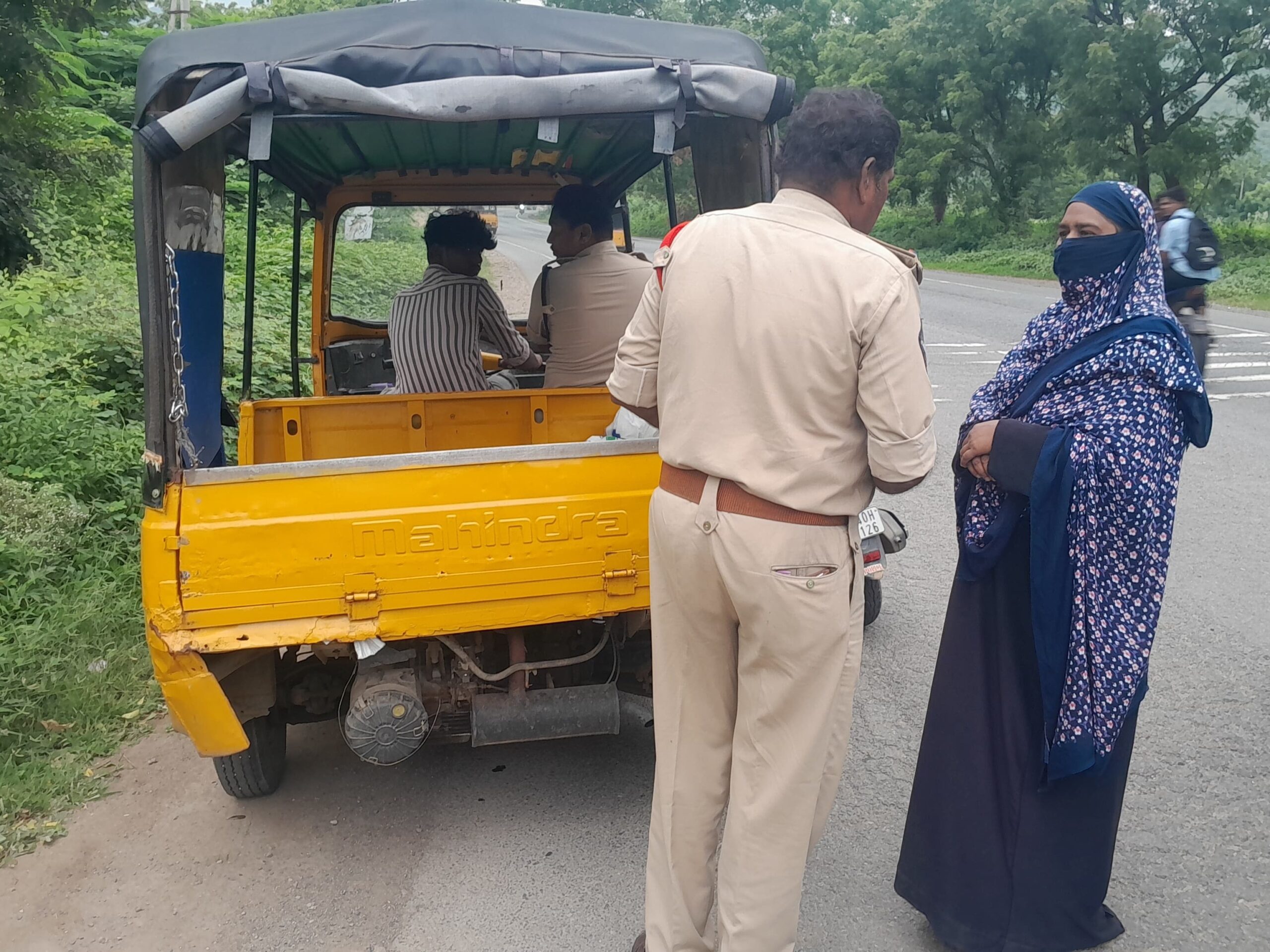 జిల్లాలో.. రేషన్ బియ్యం పట్టివేత