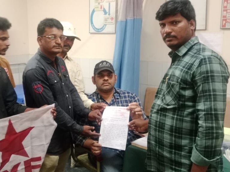 ఆసుపత్రిలోని సమస్యలు పరిష్కరించాలని వినతి