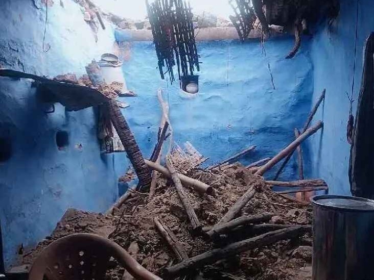 పి. కోటకొండలో వర్షాలకు కూలిన ఇల్లు