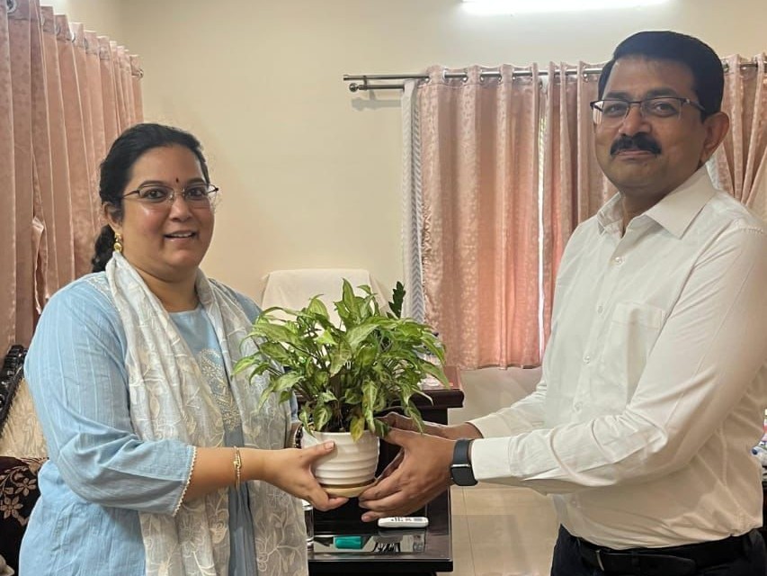 నూతన కలెక్టర్‌ను కలిసిన ఎమ్మెల్యే
