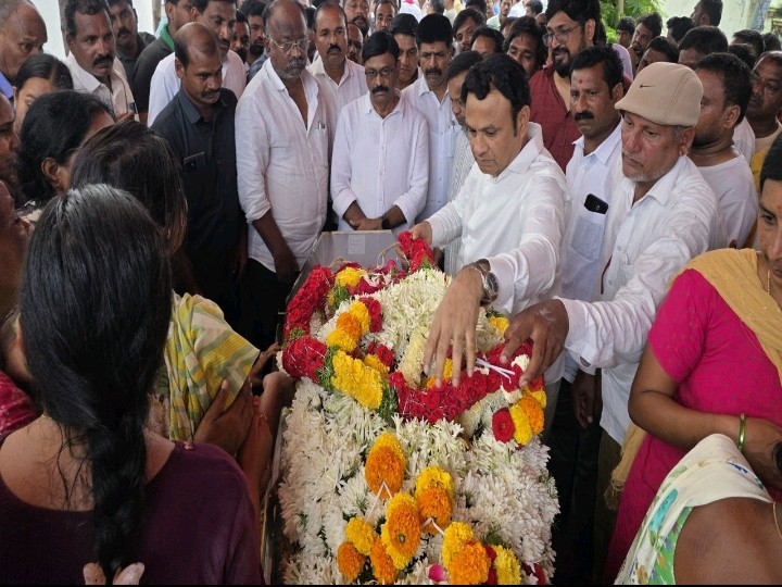 న్యాయవాదికి నివాళులర్పించిన మాజీ ఎమ్మెల్యే
