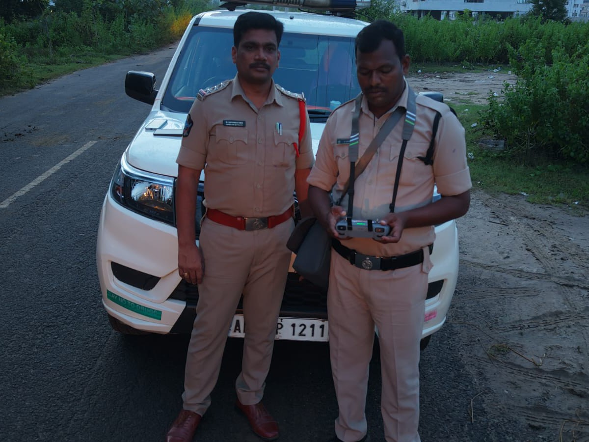 డ్రోన్ తనిఖీలలో ఇద్దరు మందుబాబులు అరెస్ట్