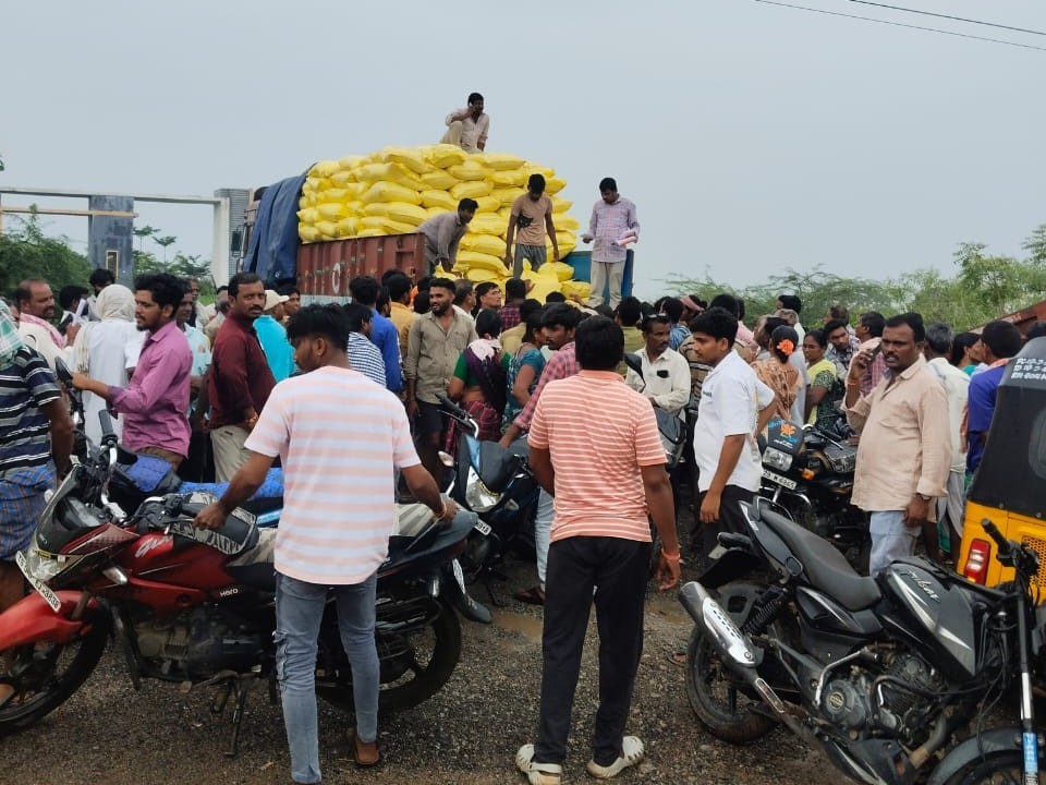 యూరియా బస్తాల బ్లాక్ మార్కెట్