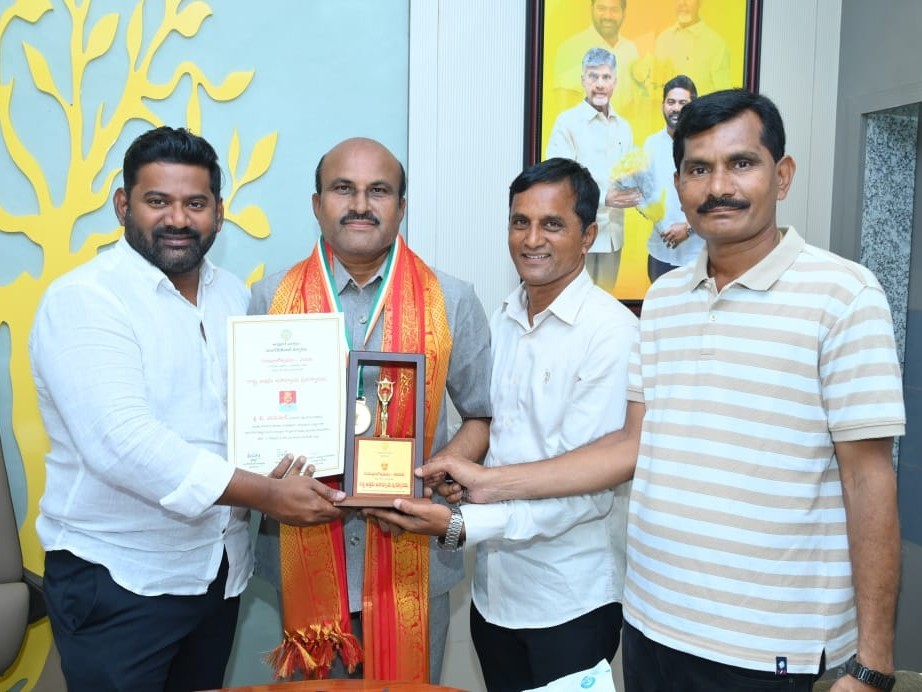అవార్డు గ్రహీతకు ఎమ్మెల్యే అభినందనలు