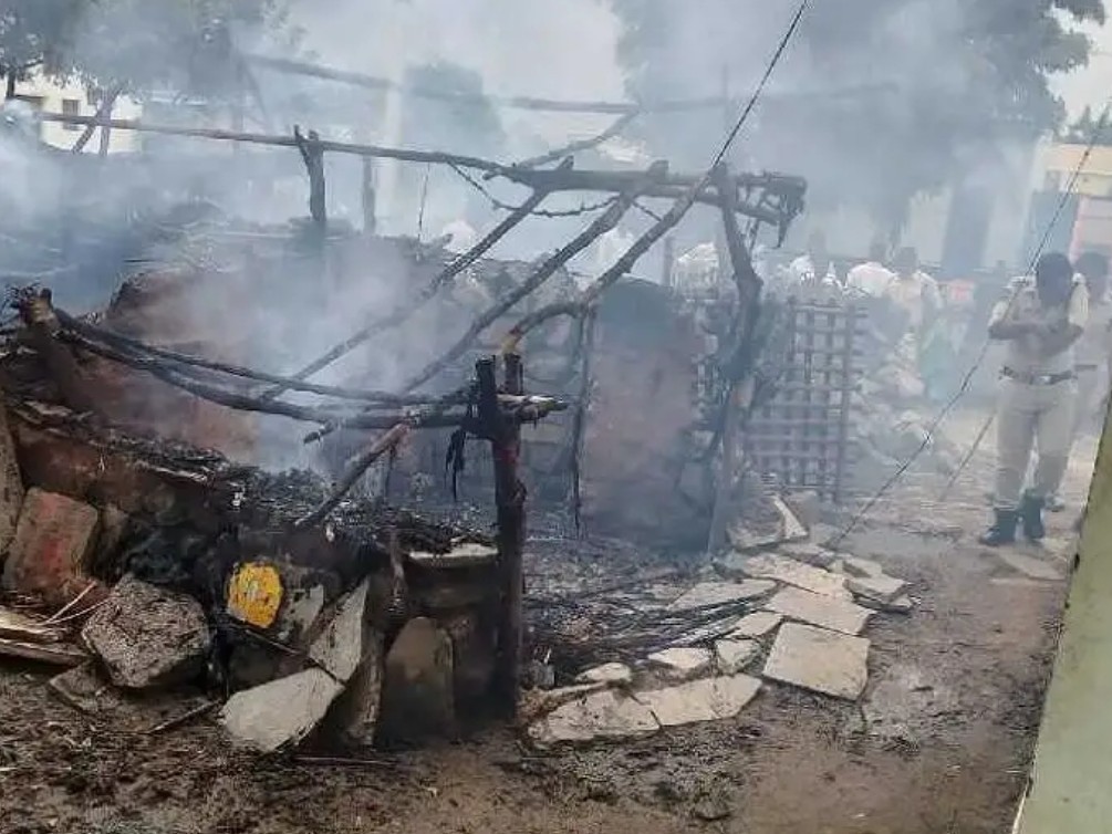 విద్యుదాఘాతంతో పూరి గుడిసె దగ్ధం