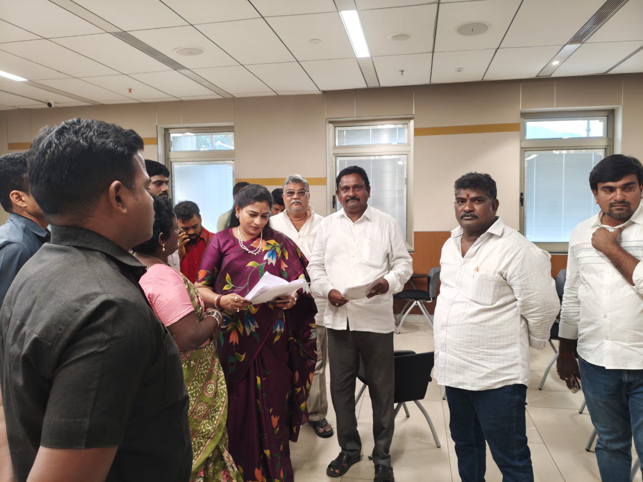‘గ్యాస్ షెడ్ నిర్మాణాన్ని నిలిపివేయాలి’