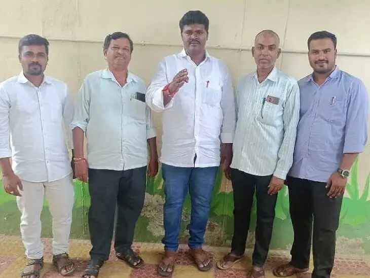 ఉపాధ్యాయులకు మధ్యంతర భృతి ఇవ్వాలి: ఎస్టీయూ