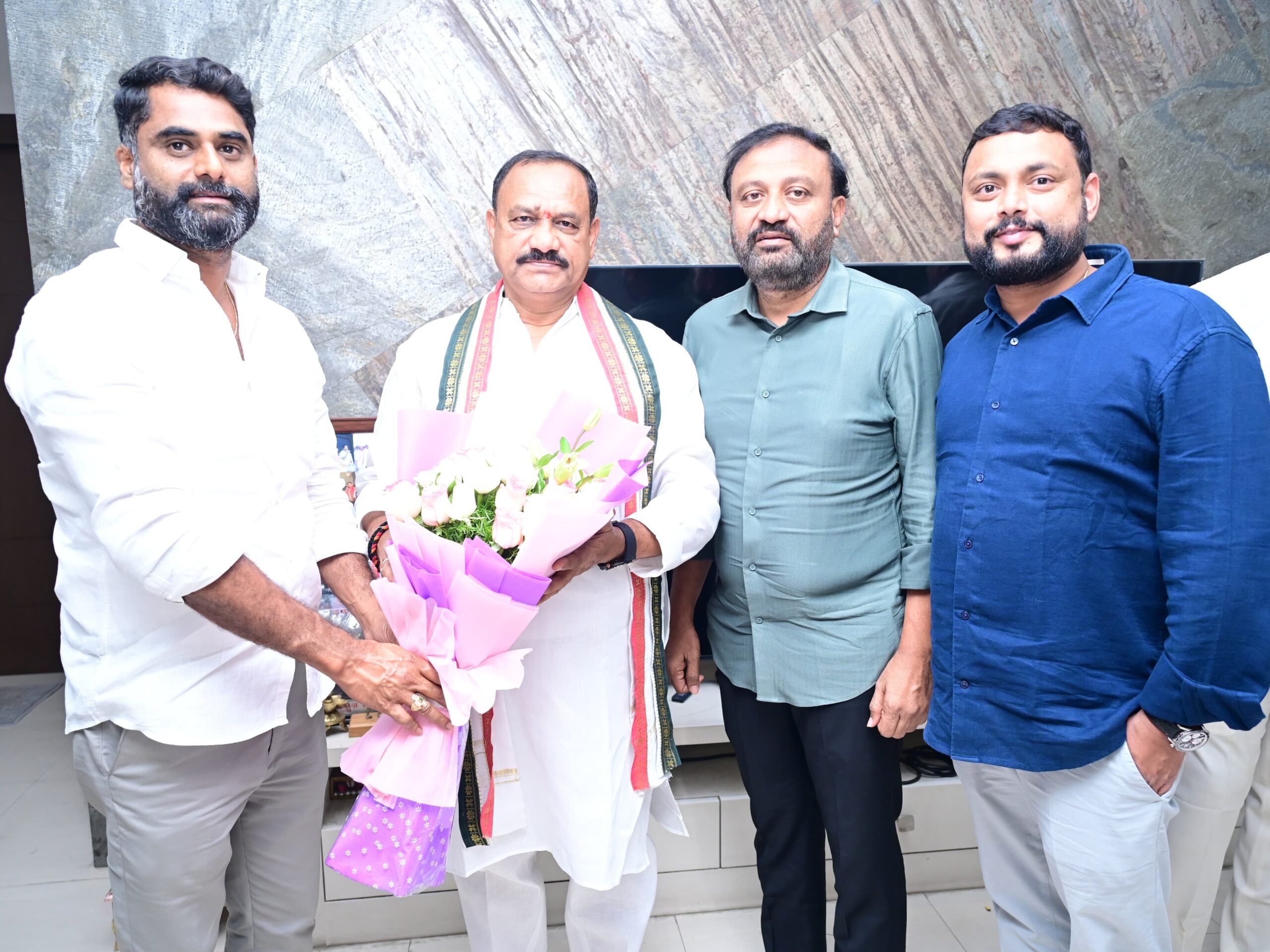 టీపిసీసీ అధ్యక్షుడిని కలిసిన ఎమ్మెల్యే