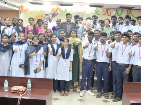 ‘ఇతరులకు చేసే సేవతో వ‌చ్చే సంతృప్తి వెల‌క‌ట్ట‌లేనిది’