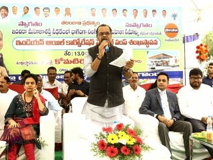 పెట్రోల్ పంపు పనులకు శంకుస్థాపన చేసిన మంత్రి