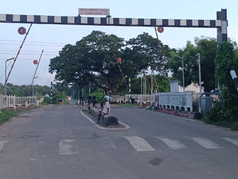 ఆముదాలవలస రైల్వే గేట్ మూసివేత