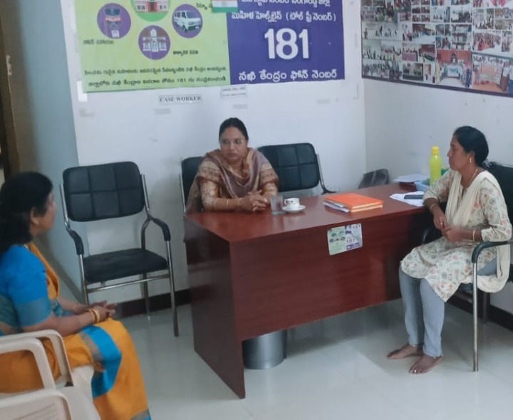 సఖి కేంద్రాన్ని తనిఖీ చేసిన జడ్జి