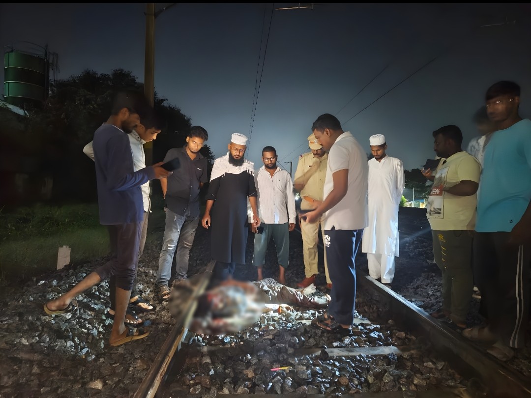 రైల్వే గేట్ వద్ద యువకుడి మృతదేహం లభ్యం