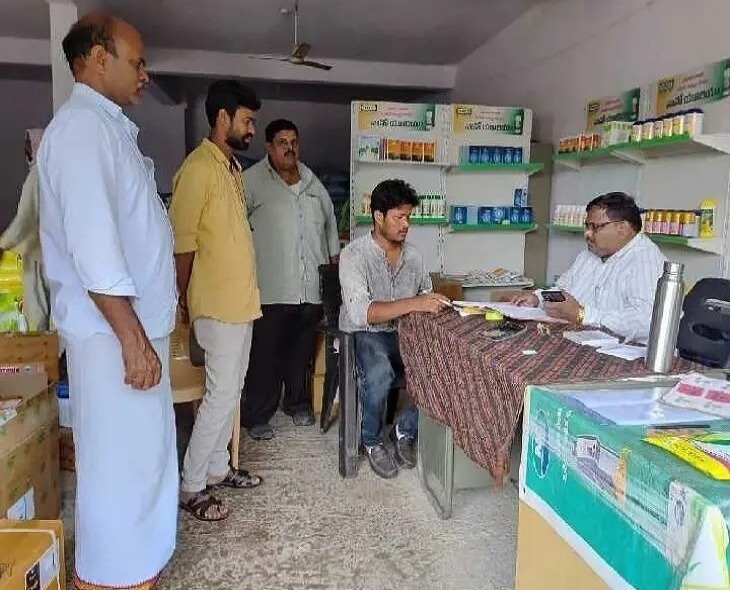 ‘ఎరువుల విక్రయాల్లో ప్రభుత్వ నిబంధనలు పాటించాలి’