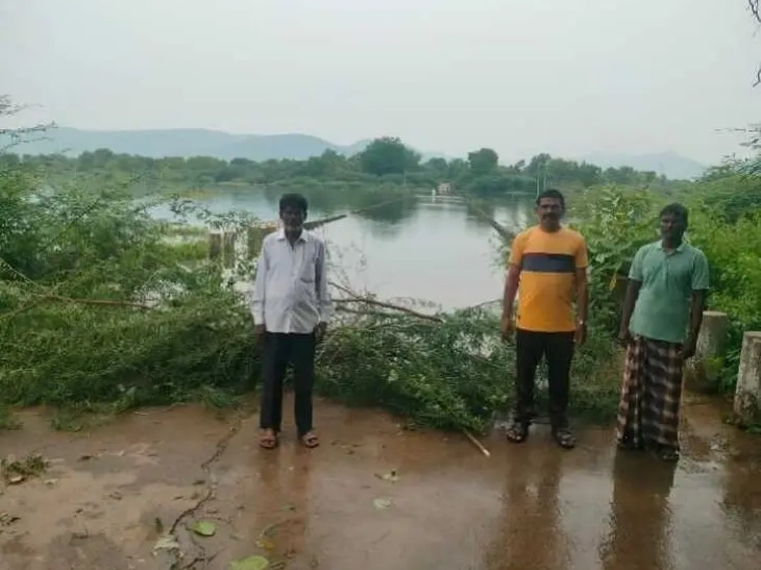 వేమలూరు వంతెనపై రాకపోకలు నిషేధం
